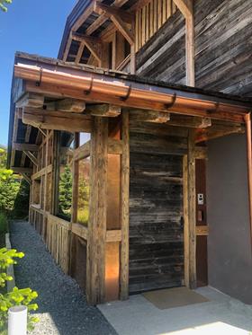 CHALET EN VIEUX BOIS EN 2018, AJOUT TERRASSE, BAR , COIN LOUNGE ET SPA